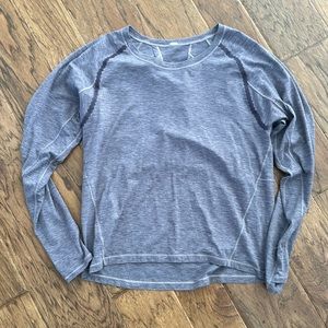 Lululemon cotton long sleeve with twisted, open back. Size 6